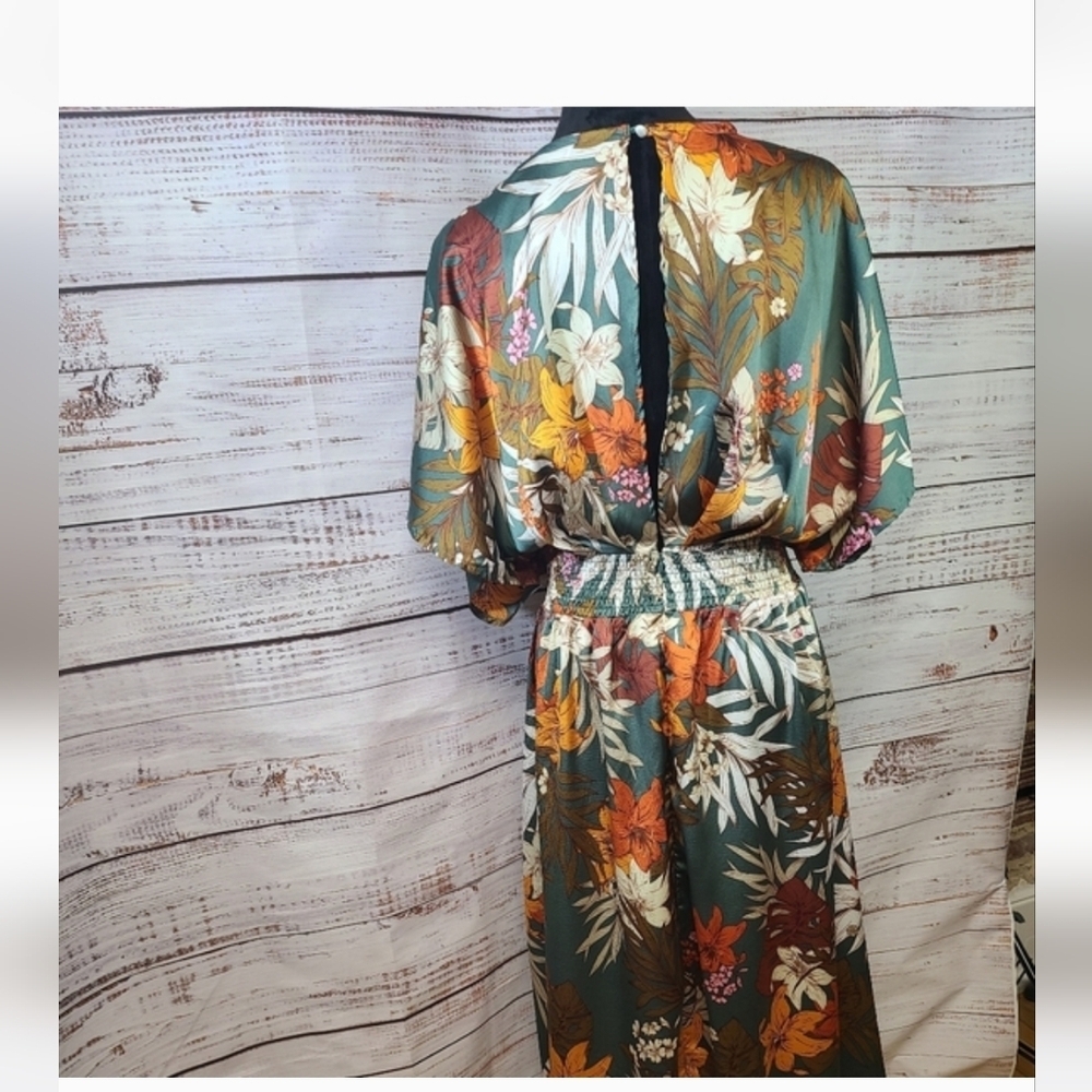 Showpo. Vacay Ready Maxi Dress Plunge Thigh Split Dress in Teal Floral Satin 6 - Picture 7 of 14